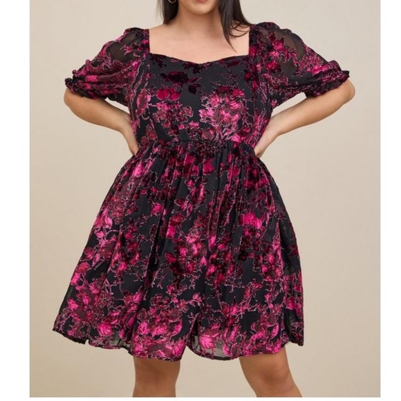 TORRID NWT MINI BURNOUT VELVET BABYDOLL DRESS - Picture 4 of 6